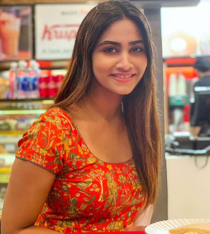 Shivani photo gallery 