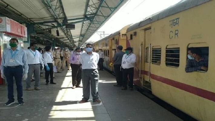 Complaint filed in NHRC against Railways, Bihar govt over video of dead woman and child Complaint filed in NHRC against Railways, Bihar govt over video of dead woman and child