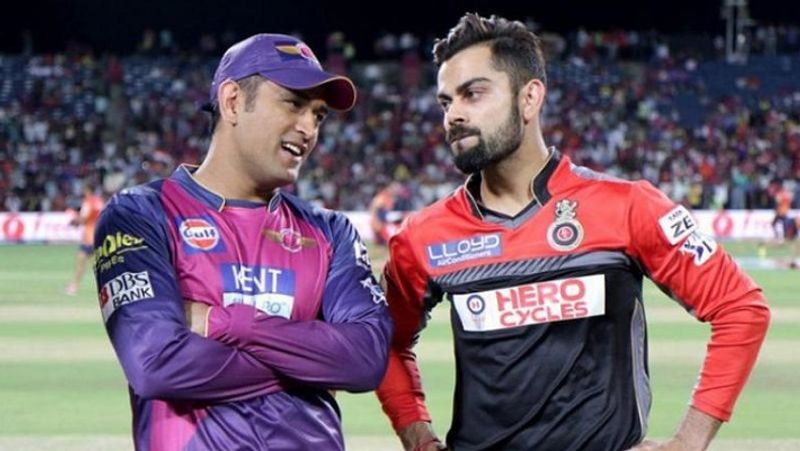 धोनी की बल्लेबाजी को बताया विचित्र
स्टोक्स ने किताब में लिखा है कि इंग्लैंड के ड्रेसिंग रूम यह चर्चा हो रही थी कि क्या धोनी के खेलने का यही तरीका है। क्या वे चाहते हैं कि भारतीय टीम नहीं भी जीतती है तो उनका नेट रन रेट बना रहे। स्टोक्स ने रोहित शर्मा और विराट कोहली के खेल पर भी सवाल खड़े किए और उनकी बल्लेबाजी को रहस्यमय बताया। उन्होंने लिखा कि इन बल्लेबाजों ने इंग्लैंड की टीम पर दबाव बनाने की कोई कोशिश नहीं की और अपनी टीम को मैच में पीछे धकेल दिया।
