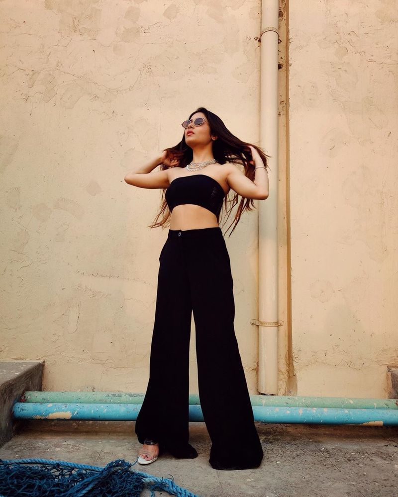 Krishnamukherjee 