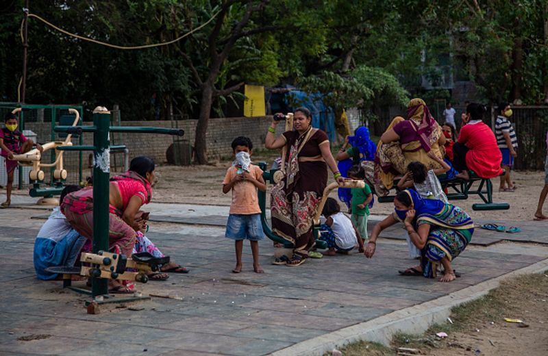 ഗുജറാത്തിലാകട്ടെ 15,195 പേര്ക്ക് രോഗബാധ റിപ്പോര്ട്ട് ചെയ്തപ്പോള് 938 പേരാണ് മരിച്ചത്.