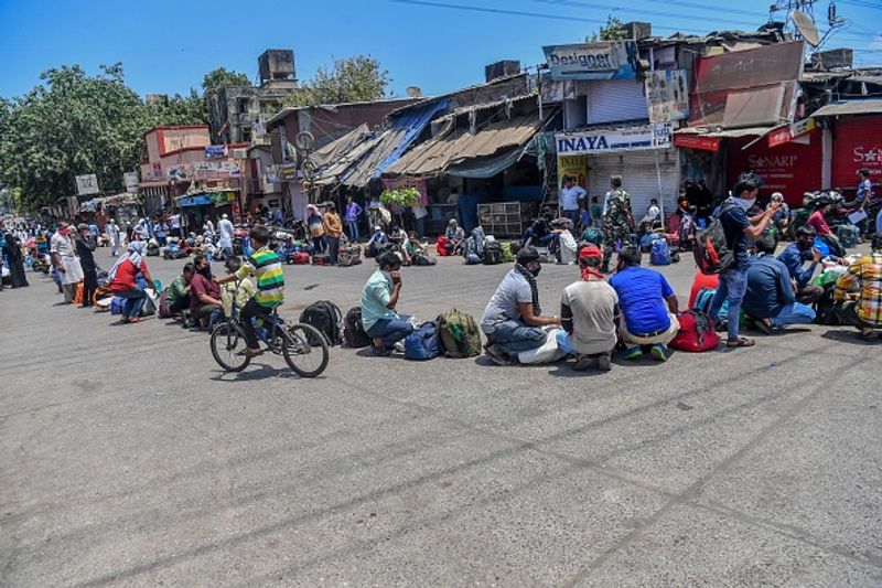 ലോക്ക്ഡൗണില്ലായിരുന്നെങ്കില് രാജ്യത്ത് 20 ലക്ഷം പേരെങ്കിലും ഇപ്പോള് രോഗബാധിതരാകുമായിരുന്നുവെന്നാണ് ആരോഗ്യമന്ത്രാലയത്തിന്റെ വാദം. മരണസംഖ്യ 78,000 വരെയാകുമായിരുന്നുവെന്നും സർക്കാർ പുറത്തുവിട്ട കണക്കുകള് പറയുന്നു.
