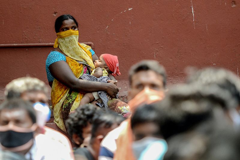 ഇന്ത്യയിലെ മരണനിരക്ക് ഇപ്പോള് 3.02 ശതമാനം മാത്രമാണെന്നും കേന്ദ്രം അവകാശപ്പെടുന്നു. പബ്ലിക്ക് ഹെൽത്ത് ഫൗണ്ടേഷൻ ഉൾപ്പടെ പല ഏജൻസികളുടെ കണക്കുകൾ നിരത്തിയ കേന്ദ്രം ലോക്ക്ഡൗൺ ഇല്ലായിരുന്നുവെങ്കില് 37,000 മുതൽ 78,000 വരെ പേർ മരിക്കുമായിരുന്നു എന്നാണ് പറയുന്നത്.