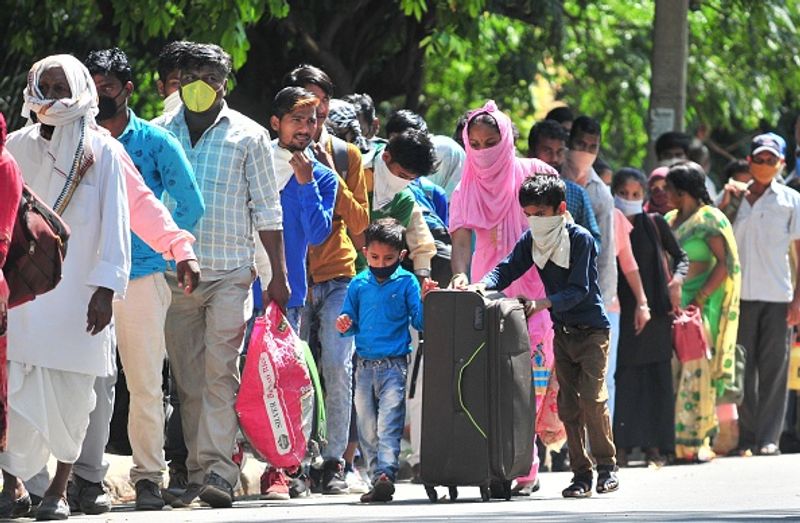 മരണനിരക്ക് 5.9 നിലനില്ക്കുന്ന സംസ്ഥാമായ ഗുജറാത്തിലെ സ്ഥിതിയും മറ്റൊന്നല്ല. 6,79,36,000 ജനസംഖ്യയുള്ള ഗുജറാത്തില് പത്ത് ലക്ഷം പേരില് 2277 പേര്ക്കാണ് ടെസ്റ്റിങ്ങ് നിരക്ക്. അതായത് ഇതുവരെ സാംപിള് ടെസ്റ്റ് നടത്തിയത് 1,54,574 പേര്ക്ക് മാത്രം.
