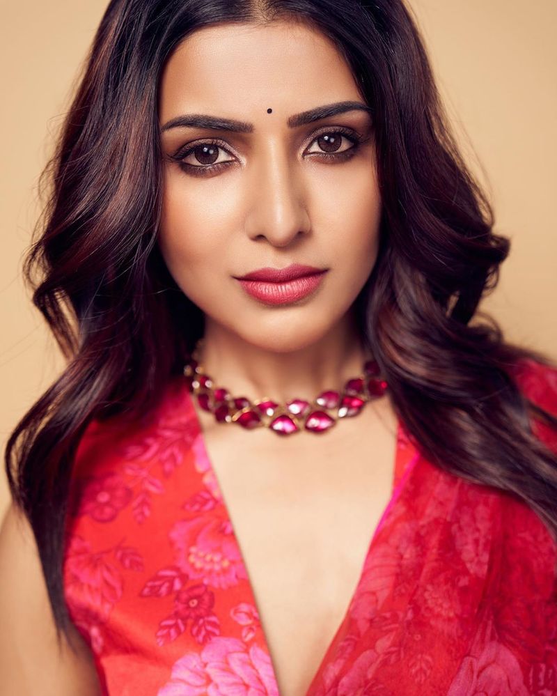 Thousands of Samantha's fans took to Twitter to express their support and demanded Pooja Hegde to apologise to her.