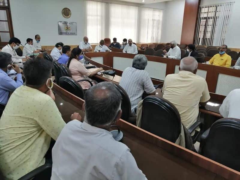 Minister Shivaram Hebbar Angry On Mysuru reid-and-Taylor Company Over dismiss workers