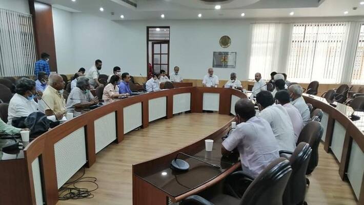 Minister Shivaram Hebbar Angry On Mysuru reid-and-Taylor Company Over dismiss workers Minister Shivaram Hebbar Angry On Mysuru reid-and-Taylor Company Over dismiss workers