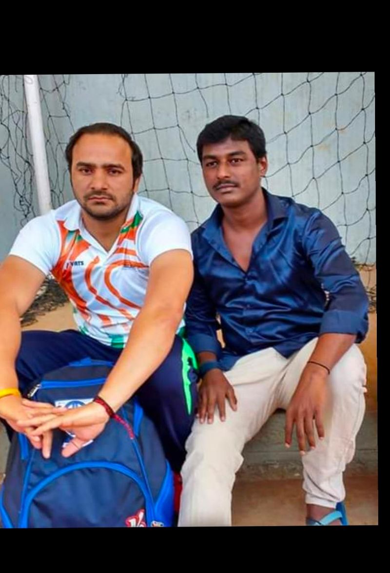 ಪ್ರೆಯಸಿಯನ್ನು ಕೊಂದ ಗಿರೀಶ್, ಖ್ಯಾತ ಕಬಡ್ಡಿ ಪಟು ಮಂಜಿತ್ ಚಿಲ್ಲರ್ ಅವರೊಂದಿಗೆ. 