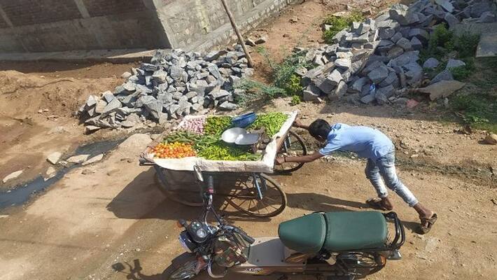 Childrens Sale vegetable during Lockdown in Kukanur in Koppal District Childrens Sale vegetable during Lockdown in Kukanur in Koppal District