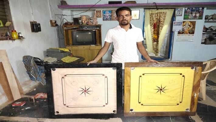 Young Man started Carrom Board Business during lockdown in Koppal district Young Man started Carrom Board Business during lockdown in Koppal district