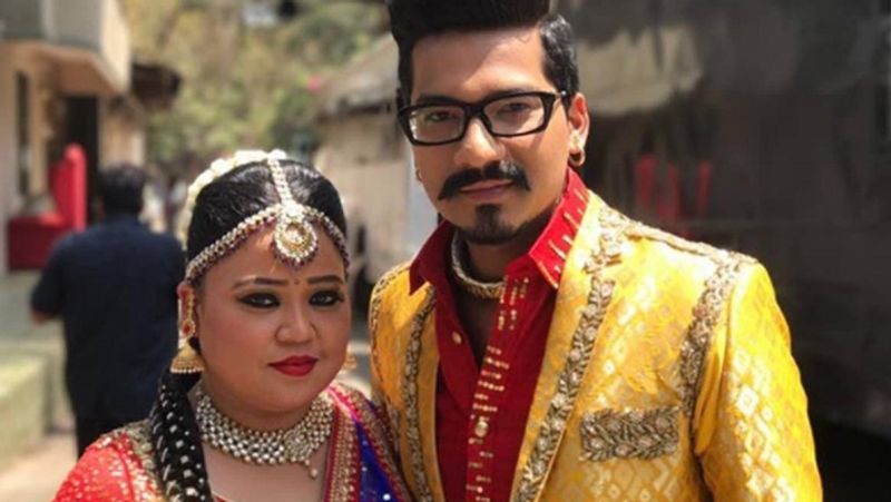 बता दें कि दिसंबर 2017 में भारती सिंह ने हर्ष लिंबाचिया से शादी की थी। उसके बाद से यह जोड़ी टीवी इंडस्ट्री में काफी मशहूर है। सबसे अहम बात यह कि दोनों एक दूसरे को समझते हैं और पूरा सम्मान देते हैं।