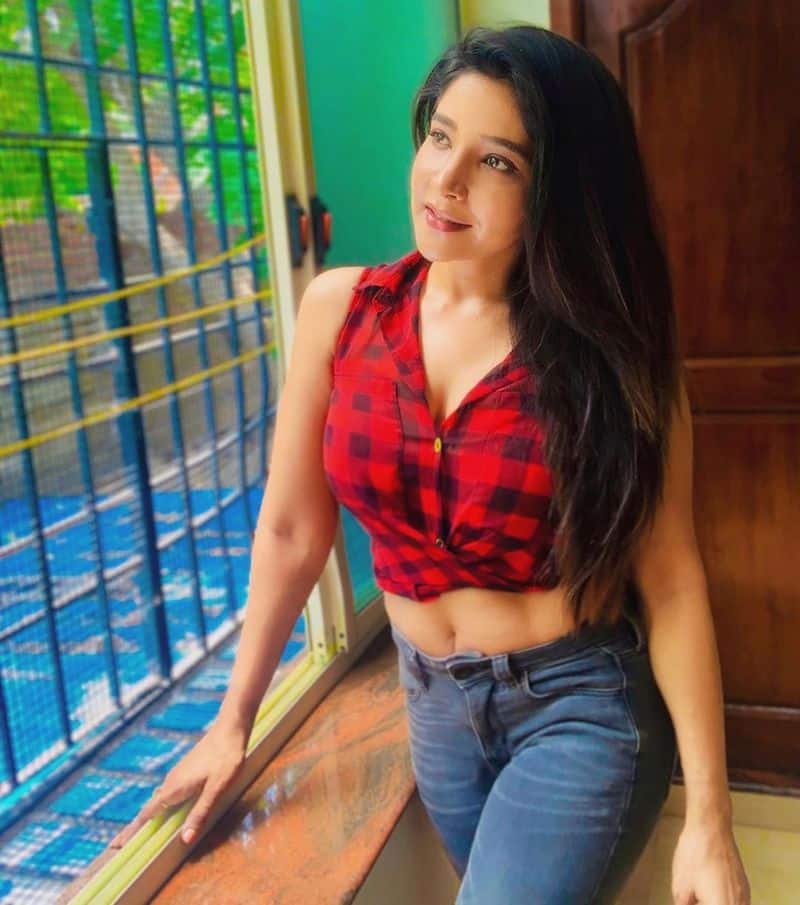 Sakshi agarwal Top Angle Hot Clicks Going Viral