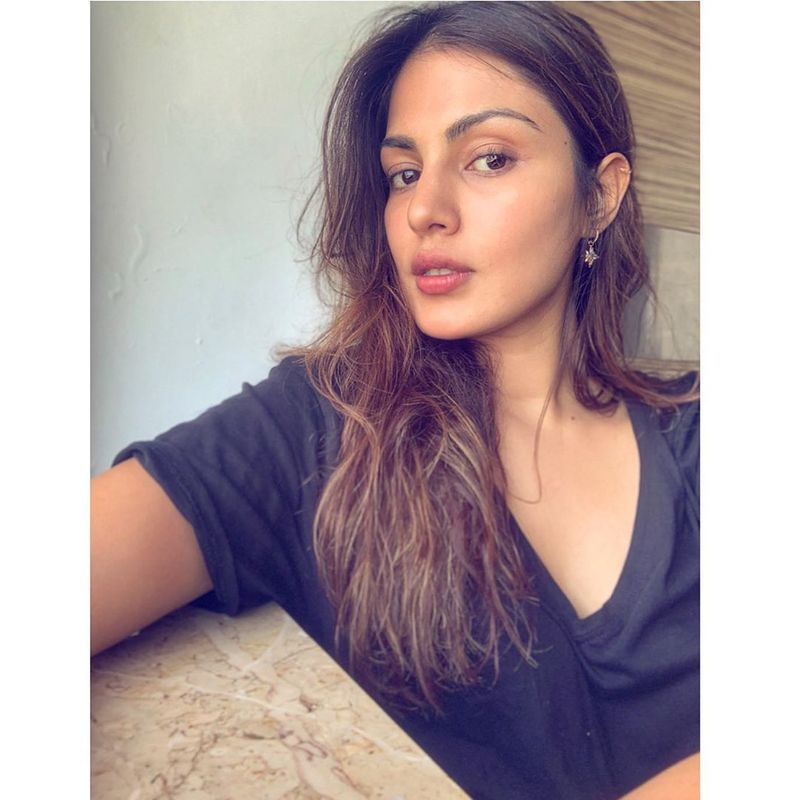 Minutes before Sushant’s suicide news made headlines, his rumoured girlfriend Rhea seemed to be unknown about the news