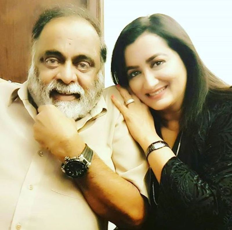'ನಿಮ್ಮ ಮನಸ್ಸು ವಿಶ್ವದಷ್ಟು ವಿಶಾಲ, ಜೀವನದ ದೋಣಿಯಲ್ಲಿ ನಿಮ್ಮ ಜತೆ ಹೆಜ್ಜೆ ಹಾಕಿರುವುದಕ್ಕೆ ನಾನು ಪುಣ್ಯ ಮಾಡಿರುವೆ' ಎಂದು ಬರೆದುಕೊಂಡಿದ್ದಾರೆ.