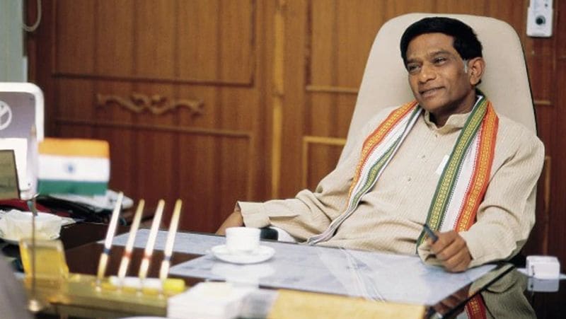 अंतागढ़ उपचुनाव में भी कांग्रेस प्रत्याशी मंतूराम पवार की नाम वापसी को लेकर सौदेबाजी के आरोप लगे। बाद में उनका ऑडियो वायरल हो गया। इस पर जोगी के बेटे अमित जोगी को निष्कासित किया गया। इससे अजीत जोगी खुद को उपेक्षित और पार्टी में अलग-थलग पड़ गए।