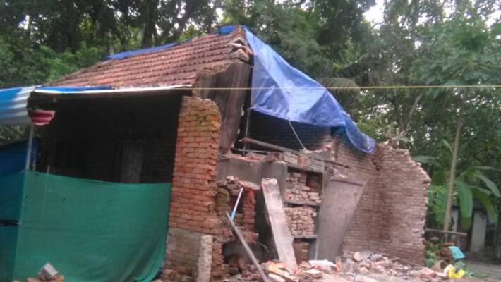 house collapse due to heavy rain in harippad house collapse due to heavy rain in harippad