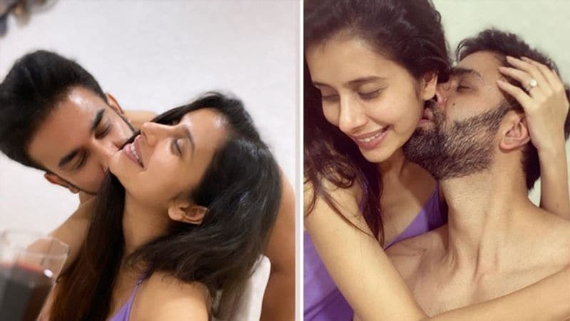 <p> তারপরেই বিবাহবিচ্ছেদের কারণেই শিরোনামে এসেছিলেন এই যুগল। ফের অশান্তি মিটিয়ে একে অপরের কাছাকাছি এসেছেন রাজীব-চারু।</p>