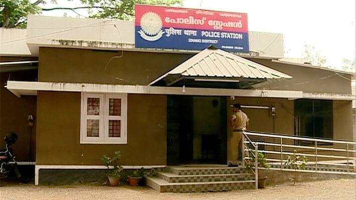 CPIM leaders threatens police officers of vandiperiyar station arrest delaying CPIM leaders threatens police officers of vandiperiyar station arrest delaying