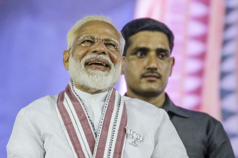 9. प्रधानमंत्री ने संसदीय कार्यवाही का जिक्र करते हुए कहा कि सामान्य जन के हित से जुड़े बेहतर कानून बनें, इसके लिए भी पिछले 1 साल में तेजी से काम हुआ और पिछला रिकॉर्ड तोड़ दिया। यही कारण है कि कंज्यूमर प्रोटेक्शन एक्ट हो, चिटफंड कानून में संशोधन हो, दिव्यांगों, महिलाओं और बच्चों को अधिक सुरक्षा देने वाले कानून हों, ये सब तेजी से बन पाए हैं।