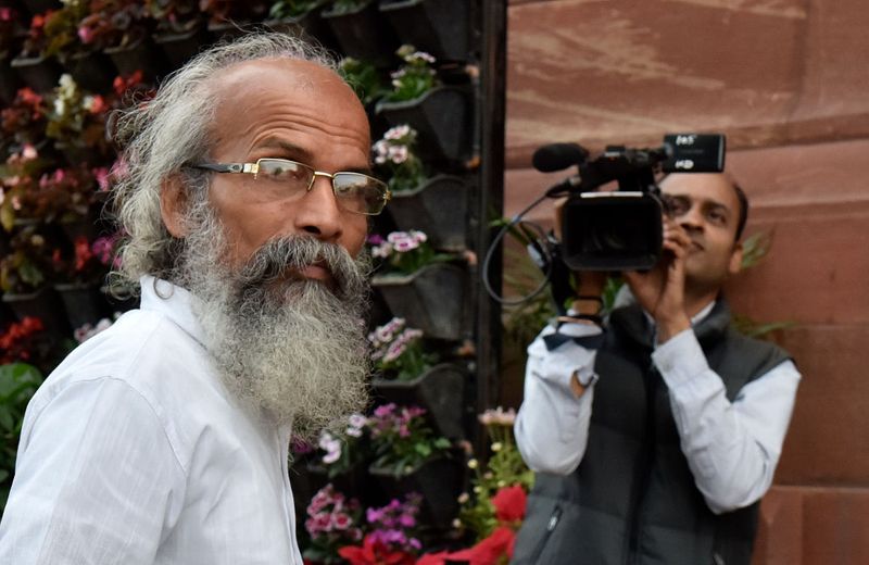 पहली बार जीते सारंगी और बन गए मंत्री
ओडिशा से पहली बार जीतकर आए प्रताप सारंगी को भी मोदी सरकार ने अपनी कैबिनेट में जगह दी है, उन्हें सूक्ष्म एवं लघु उद्योग राज्य मंत्री बनाया गया है। मोदी सरकार पार्ट-2 में मंत्री बनाए जाने के बाद प्रताप सारंगी चर्चा में रहें। 