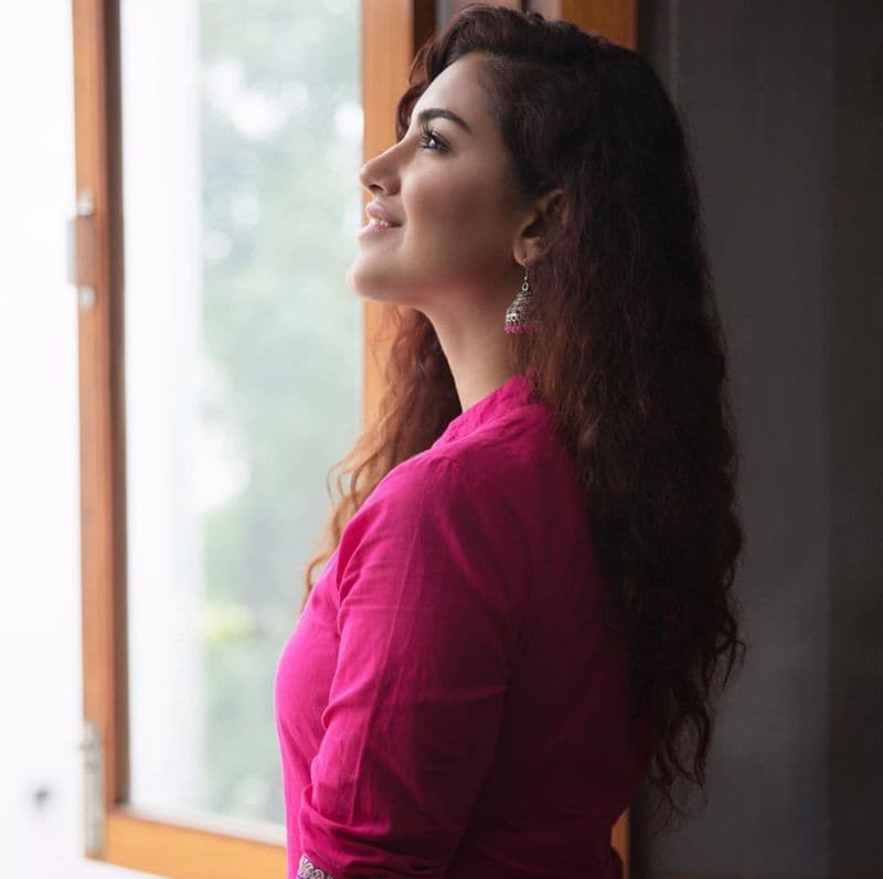 Malavika sharma photo gallery 