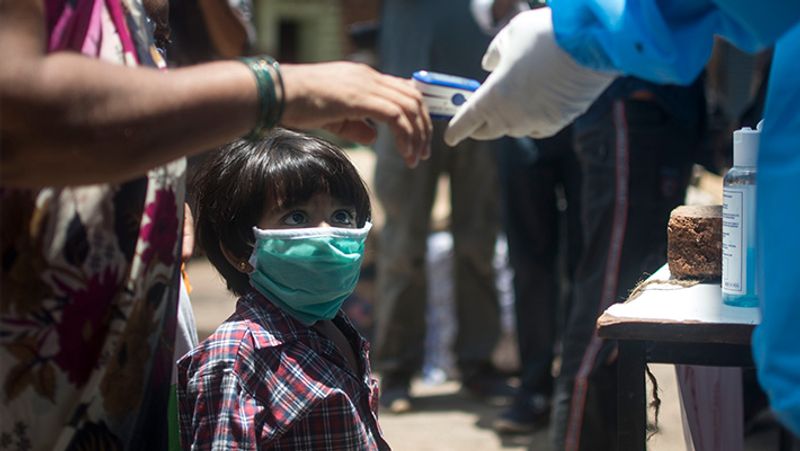 महाराष्ट्र में कोरोना संक्रमण को लेकर सबसे ज्यादा खराब स्थिति थी। खासकर मुंबई में संक्रमण तेजी से फैल रहा था।