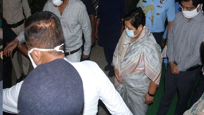 अजीत जोगी के अंतिम दर्शन करने पहुंची प्रदेश की राज्यपाल अनुसुइया उइके।