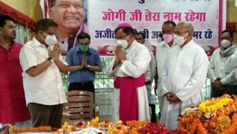 अजीत जोगी के अंतिम दर्शन करने पहुंचे राज्य के कई नेता।
