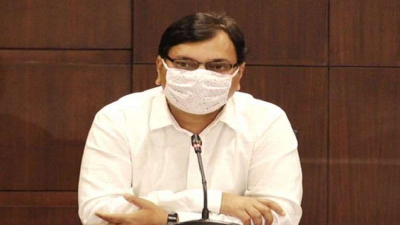 बताते चले कि अब तक एल-1 के कोविड अस्पतालों में 21,075 बेड बनाए गए हैं। अब इन अस्पतालों में 21,000 और बेड बढ़ाए जाएंगे। इस सिलसिले में चिकित्सा व स्वास्थ्य विभाग के प्रमुख सचिव अमित मोहन प्रसाद ने मंडलायुक्त समेत सभी डीएम, सीएमओ और चिकित्सा अधीक्षकों को आदेश जारी कर दिए हैं। 