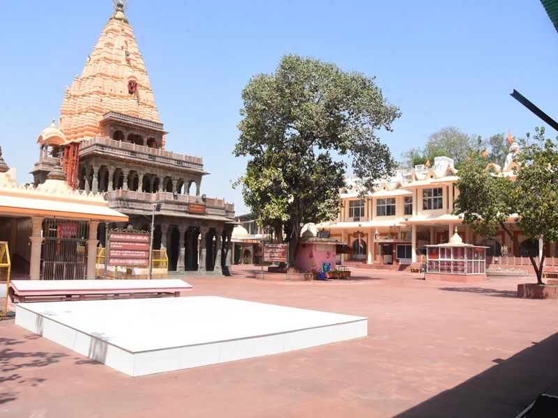 दिल्ली में क्या-क्या मिल सकता है छूट
1. दिल्ली सरकार ने मोटे तौर पर केंद्र सरकार को चार सिफारिशें भेजी हैं। इसमें पहली है कि धार्मिक स्थानों को खोल दिया जाए। लेकिन बड़े मंदिर-मस्जिद बंद रहेंगे।