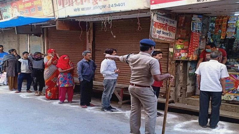 2.अभी दुकानें शाम 7 बजे तक खुल सकती हैं लेकिन दुकानदारों का कहना है कि यह समय रात 9 बजे तक होना चाहिए क्योंकि इस गर्मी में लोग शाम के समय ही बाजारों में आते हैं। इसको भी केंद्र के सामने रखा गया है।
