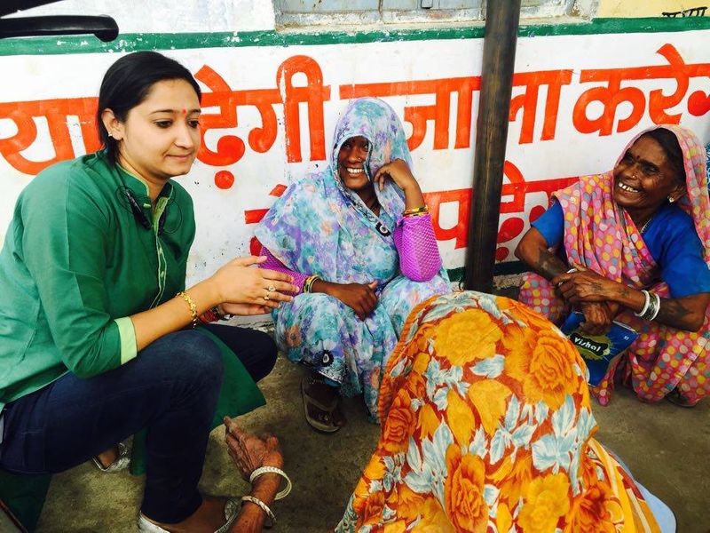 भक्ति ने गांव को शहर से जोड़ने वाली सड़कें बनवाईं और गांव के 80 प्रतिशत कच्चे मकानों को भी पक्के मकानों में तब्दील कराया। गांव में जहां पहले बिजली पानी और गरीबी की समस्या थी वहीं अब हर घऱ में बिजली, पानी और शौचालय की सुविधा है। इतना ही नहीं भक्ति ने सभी गांव के लोगों को सरकारी योजनाओँ का लाभ दिलवाकर उन्हें सशक्त और आर्थिक रूप से मज़बूत भी किया है।
भक्ति अपने कार्यकाल में हर दिन कुछ न कुछ अनोखा काम करती रहीं। अगले चुनाव में इनके खिलाफ गांव की कई अन्य महिलाएं चुनाव में खड़ी हो गई, लेकिन लोगों ने एक बार फिर भक्ति को ही चुना। सरपंच पद को एक राजनितिक पद से ज्यादा एक सामाजिक जिम्मेदारी से पूर्ण पद के रूप में देखने वाली भक्ति ने ‘सरपंच मानदेय’ नाम से एक अनोखी स्कीम की शुरुआत की।