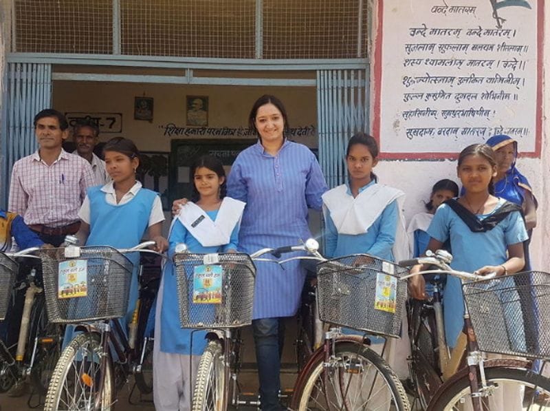 इस स्कीम के तहत उस महिला को सम्मानित किया जाता, जिसके घर बेटी पैदा होती है। इसके तहत बरखेड़ी, अब्दुल्ला पंचायत के जिस घर में लड़की पैदा होती है, उसकी मां को वे अपनी 2 महीने की तनख्वाह यानी 4 हजार रुपए देती हैं। साथ ही उस बेटी के नाम से गांव में एक पेड़ लगाया जाता है। ये कार्यक्रम सरकार द्वारा चलाये जा रहे कार्यक्रम ‘बेटी बचाओ, बेटी पढ़ाओ’ के तहत आता है।
बरखेड़ी अबदुल्ला गांव में कम ही लोग ऐसे थे जो शिक्षित थे। भक्ति ने गांव के लोगों के घर-घर जाकर शिक्षा का महत्व समझाया। गांव की हर सड़क अब स्कूलों से जुड़ी हुई है जहां पहुंचने के लिए बच्चों को साइकिल भी मुहैया करवाई गई है। स्कूलों में बच्चों को मिड डे मील भी दिया जाता है जिससे कुपोषण के आंकड़े गांव में काफी कम हो गए हैं। सड़क, शिक्षा और बिजली मुहैया कराने के अपने संकल्प को पूरा करने के लिए भक्ति निरंतर प्रयासरत हैं। आने वाले समय में भक्ति पूरे गांव में मुफ्त वाई-फाई की सेवा प्रदान करना चाहतीं हैं। 