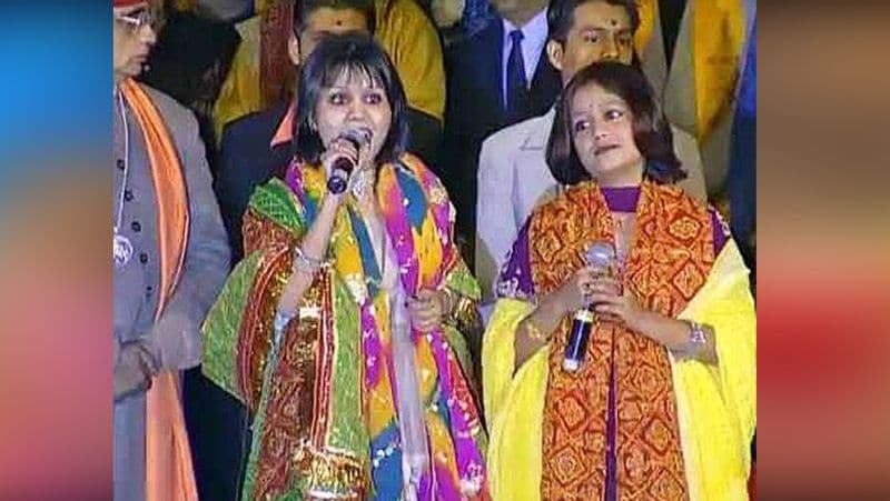 नेहा जब 4 साल की थीं तभी से उन्होंने म्यूजिक सीखना शुरू कर दिया था। उन्होंने अपने भाई टोनी और बहन सोनू से ट्रेनिंग ली है। वे करियर के शुरुआती दिनों में अपने भाई-बहनों के साथ जगराते में भजन गाया करती थीं।