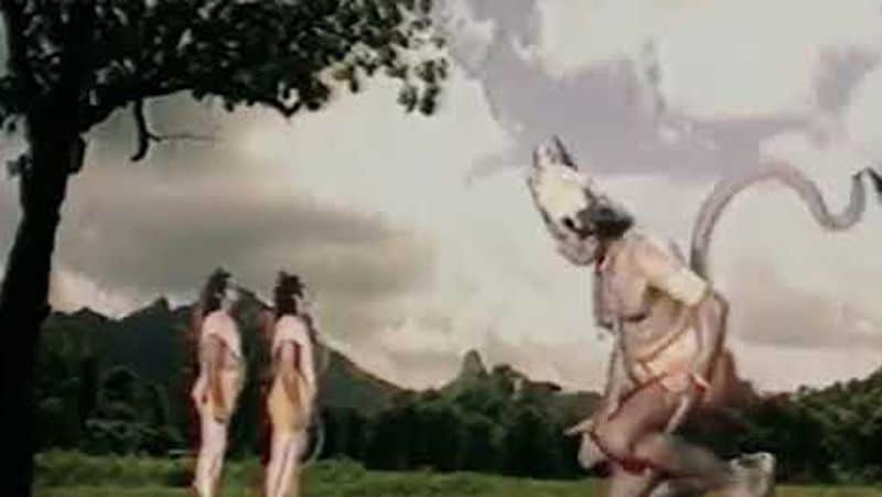 इसके आगे सुनील कहते हैं कि स्पेशल स्फेक्ट्स ना होने के बावजूद रामानंद सागर जैसे-जैसे बताते गए वो सभी वैसे-वैसे करते गए। वे जब राम की तरफ देख कर मुस्कराने को कहते थे तब वो मुस्कुराते थे, जब वो नीचे देख कर घबराने के लिए कहते थे तब राम-लक्ष्मण नीचे देख कर घबराते थे। 