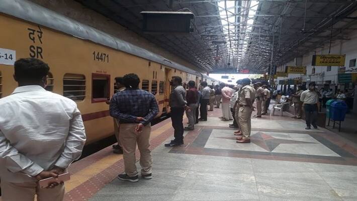 1318 Migrant Workers Went to West Bengal From Ballari 1318 Migrant Workers Went to West Bengal From Ballari