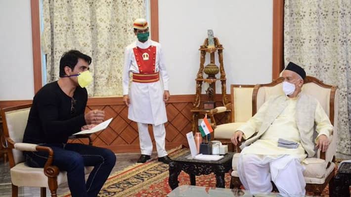Sonu Sood Meets maharastra governor bhagat singh koshyari praises Actor Works for migrant During lockdown And corona virus KPY Sonu Sood Meets maharastra governor bhagat singh koshyari praises Actor Works for migrant During lockdown And corona virus KPY