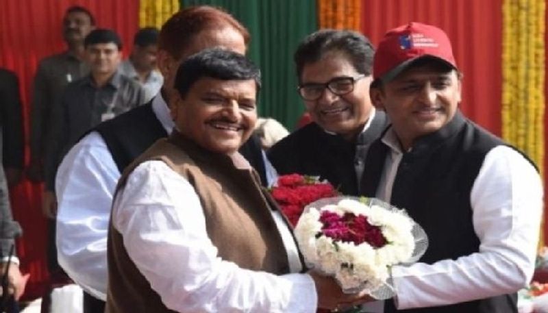 बता दें कि वर्ष 2018 में सपा से अलग होकर शिवपाल यादव ने प्रगतिशील समाजवादी पार्टी (लोहिया) का गठन किया। शिवपाल ने लोकसभा चुनाव में सपा के खिलाफ प्रत्याशी भी उतारे थे। 