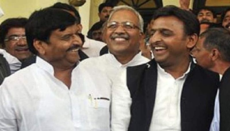 शिवपाल खुद रामगोपाल यादव के बेटे अक्षय के खिलाफ मैदान में उतरे थे। इसके बाद से अखिलेश यादव और शिवपाल के बीच दूरियां बढ़ती चली गईं थीं।