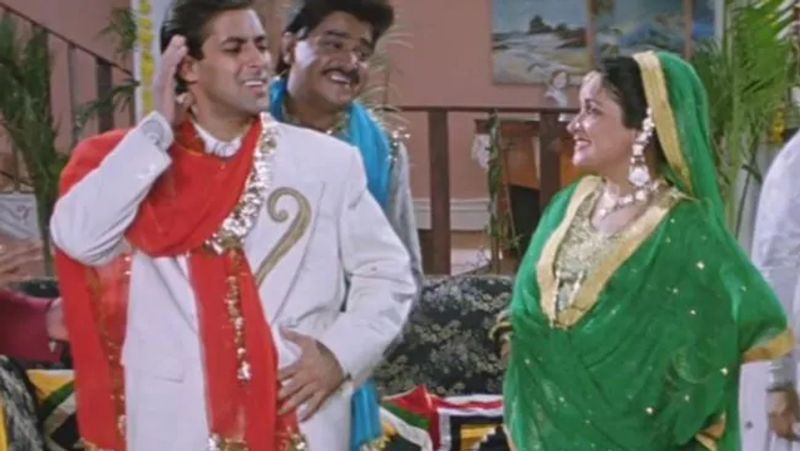 हिमानी शिवपुरी ने सलमान खान के साथ पहली बार फिल्म 'हम आपके हैं कौन' में काम किया था। हिमानी का पूरी कास्ट से परिचय हो चुका था लेकिन सलमान देर से आए थे।