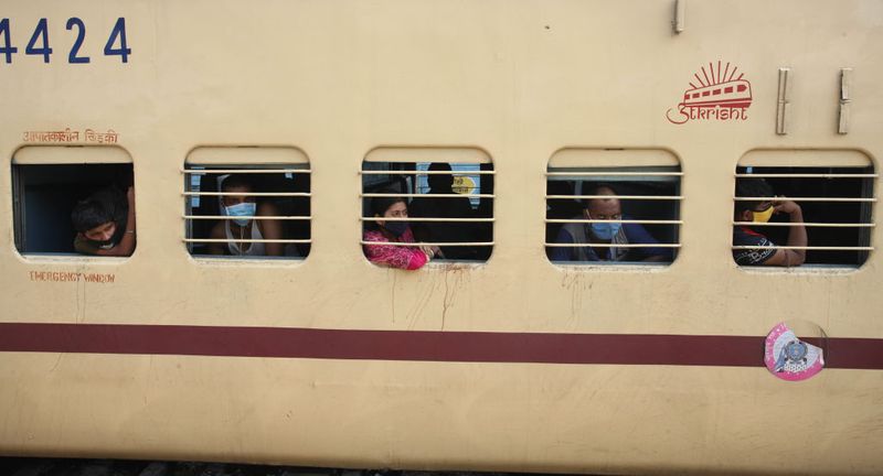 यात्रियों को कम से कम 90 मिनट यानी ट्रेन के डिपार्चर टाइम से डेढ़ घंटे पहले स्टेशन पर पहुंचना होगा।