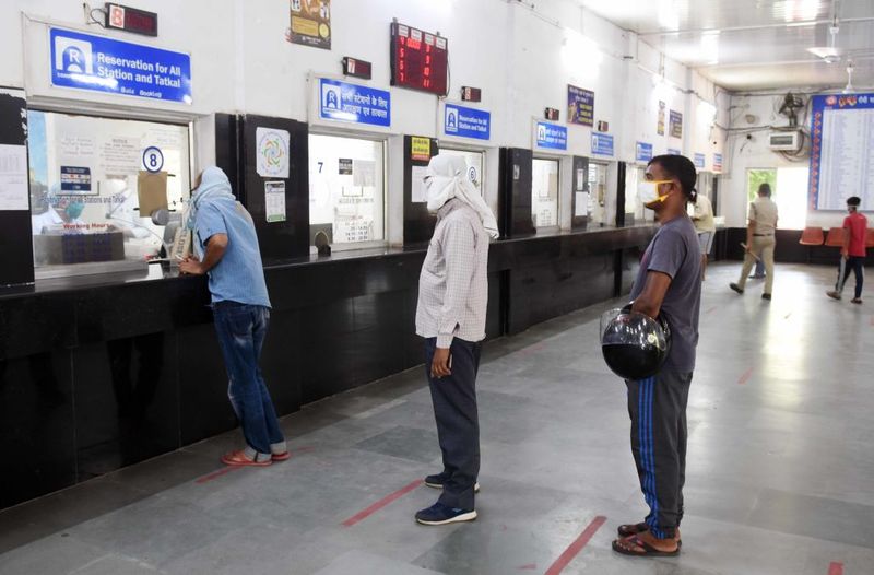 रेलवे द्वारा दी गई जानकारी के मुताबिक इन 200 ट्रेनों के लिए आधिकारिक वेबसाइट और मोबाइल ऐप के अलावा रेलवे स्टेशन के काउंटर, पोस्ट ऑफिस, यात्री टिकट सुविधा केंद्र, आधिकारिक एजेंट, पैसेंजर रिजर्वेशन सिस्टम और कॉमन सर्विस सेंटर्स से भी टिकट बुक करवा सकते हैं। 