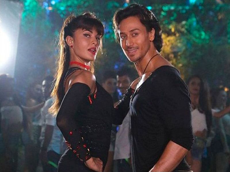 পরিচালক কাটও বলেননি আর ওনারাও নিজের চুম্বনের শ্যুটিং চালাতে থাকলেন। টাইগার এবং জ্যাকলিন নিজেরাও এই ঘটনার বিষয় কোনও টের পাননি।
