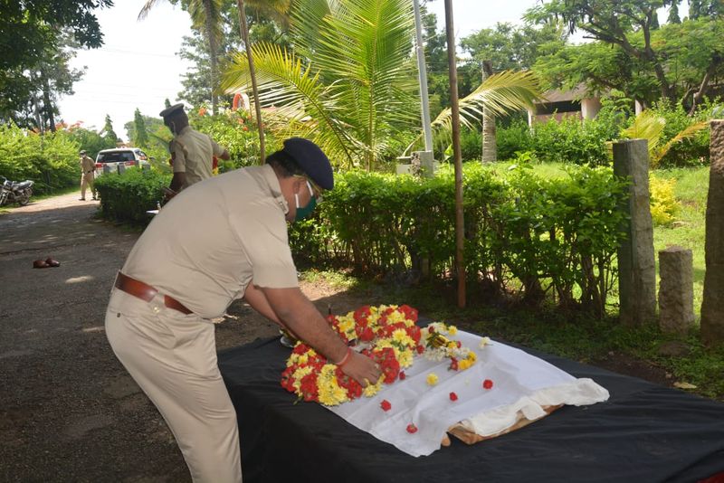 ರಾಜ್ಯ ಮಟ್ಟದ ಶ್ವಾನ ಸ್ಪರ್ಧೆಯಲ್ಲಿ ಭಾಗಿಯಾಗಿದ್ದ ಹನಿ ಕಳೆದ ಒಂದು ವಾರದಿಂದ ಅಹಾರ ಹಾಗೂ ನೀರು ಬಿಟ್ಟಿತ್ತು.