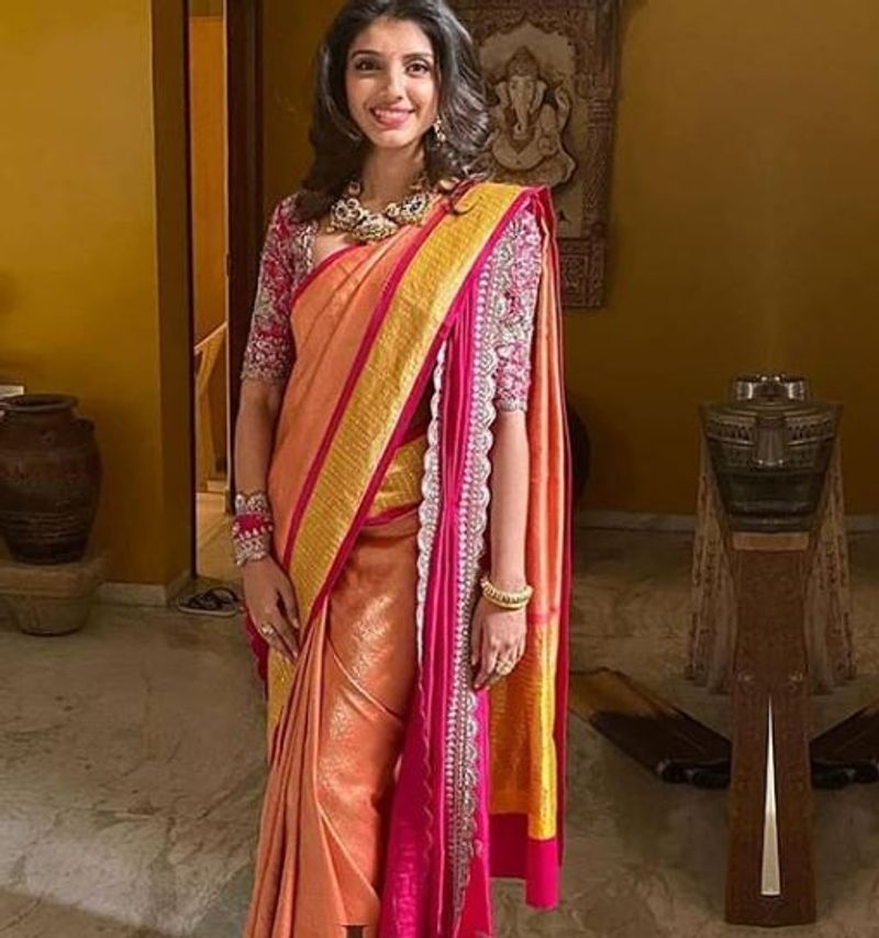  ಇಬ್ಬರ ಮದುವೆ ಉಡುಪುಗಳು ಹೇಗಿರುತ್ತದೆ ಎಂದು ಕಾದು ನೋಡಬೇಕಿದೆ.