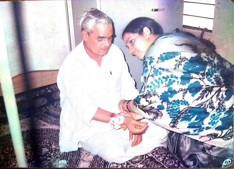 आज ये माला वाजपेई तिवारी भाजपा नेता हैं, और अटल फाउंडेशन चलाती हैं। उन्होंने मीडिया से चाचा के साथ बहुत से किस्से साझा किए हैं। साथ ही राखी बांधते तस्वीरें भी दीं। माला तिवारी से संबंधित उनकी एक दोस्त ने भी सोशल मीडिया पर वायरल हो रहे इन फर्जी दावों पर गुस्सा जाहिर किया। साथ ही मानहानि का केस करने की भी बात कही।