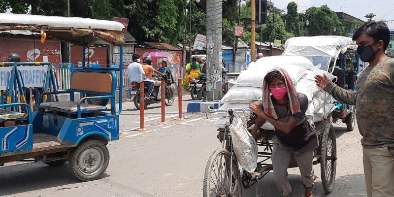 এ রাজ্যে করোনা আক্রান্তের সংখ্যা চার হাজার ছাড়িয়ে গিয়েছে। কোনও জেলা বা এলাকাই আর গ্রিনজোন নয়। ভাইরাসের সংক্রমণ ছড়িয়ে পড়েছে সর্বত্রই।