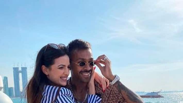 Hardik Pandya 'completes' girlfriend Natasa Stankovic, gets a hug from her in viral pic Hardik Pandya 'completes' girlfriend Natasa Stankovic, gets a hug from her in viral pic