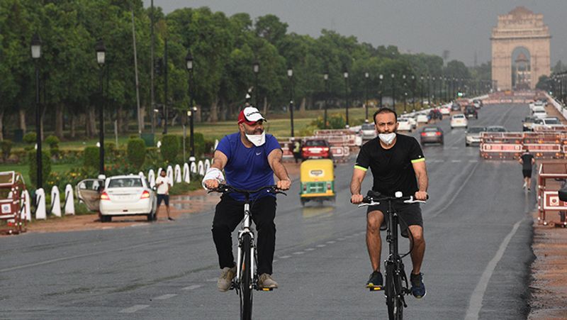 यह तस्वीर भी नई दिल्ली की है। बारिश ने टेम्परेचर किया डाउन।
