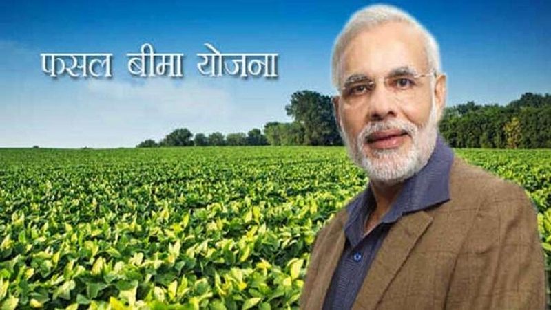  31 जुलाई से पहले करवाना होगा रजिस्ट्रेशन
खरीफ फसलों के लिए बीमा की अंतिम तारीख 31 जुलाई, 2020 है। जिन किसानों ने पहले से कर्ज ले रखा है और बीमा की सुविधा नहीं चाहते हैं, उन्हें अंतिम तिथि से 7 दिन पहले बैंक की शाखा को लिखित सूचन देनी होगी। जिन किसानों ने बैंक से कोई कर्ज नहीं ले रखा है, वे भी सीएससी, बैंक या एजेंट के जरिए बीमा करा सकते हैं। किसान चाहें तो बीमा पोर्टल पर खुद भी फसल बीमा कर सकते हैं।